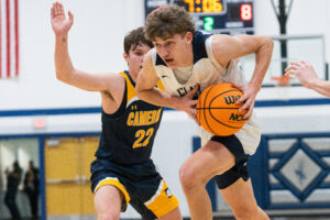 Clay-Battelle survives Cameron’s comeback bid in second half